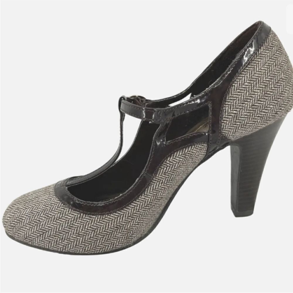 dexflex comfort Grey Herringbone T-Strap Heels Black Trim size 8.5 fits small - Picture 2 of 10